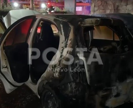 Alerta en Monterrey: Buscan a hombre por incendiar vehículo (VIDEO)