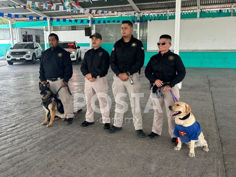 Exhiben habilidades de binomios caninos de Fiscalía de Justicia del Estado en primaria de Monterrey