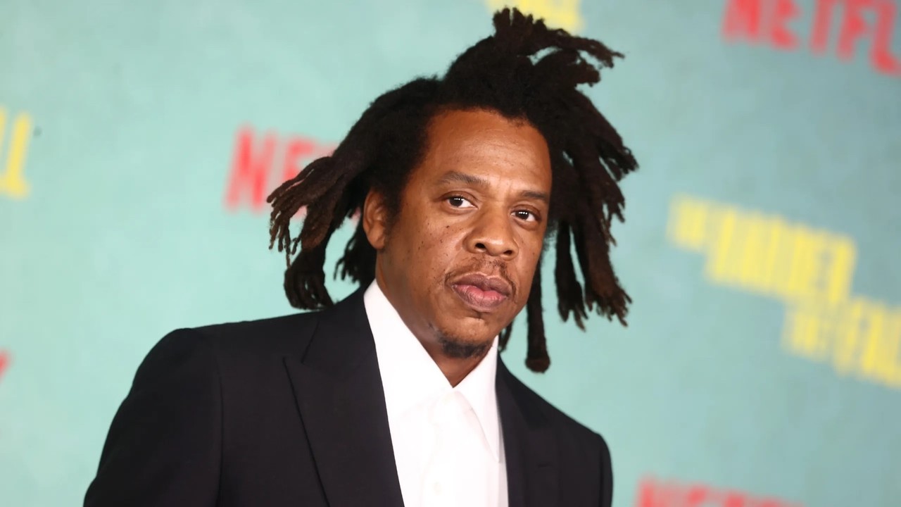 Responde Jay-Z a demanda sobre violar a una menor en el 2000 después de una entrega de premios, el cantante lo niega todo y califica como frívola dicha denuncia. / FOTO: IG Netflix