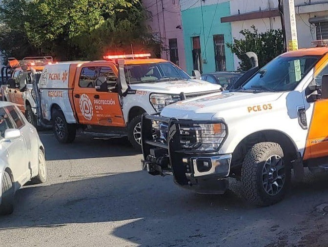 Unidades de Protección Civil en la zona del accidente vial. Foto: Protección Civil de Nuevo León.