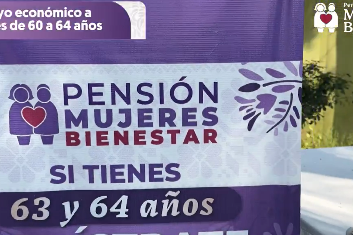 Cartel de la Pensión Mujeres Bienestar.       Foto: @Claudiashein