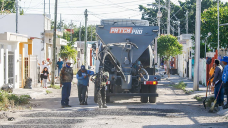 Reparan los baches en Mérida con maquinaria de última generación