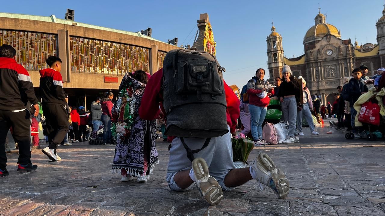 Peregrinos llegando a la Basílica de Guadalupe. Foto: Laura Ávila