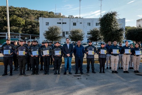 David de la Peña premia a policías de Santiago por su esfuerzo en combatir la delincuencia