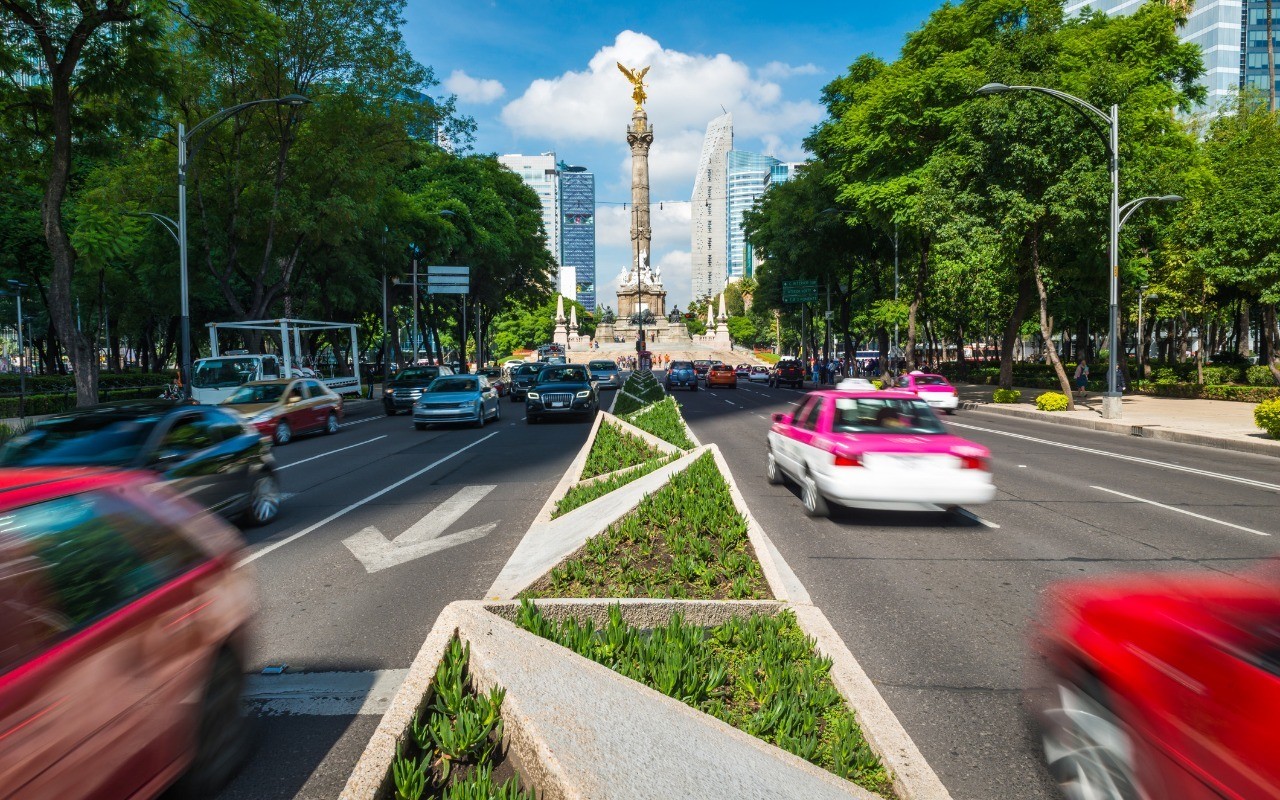 Automóviles del Hoy No Circula en la Ciudad de México. Foto: Canva