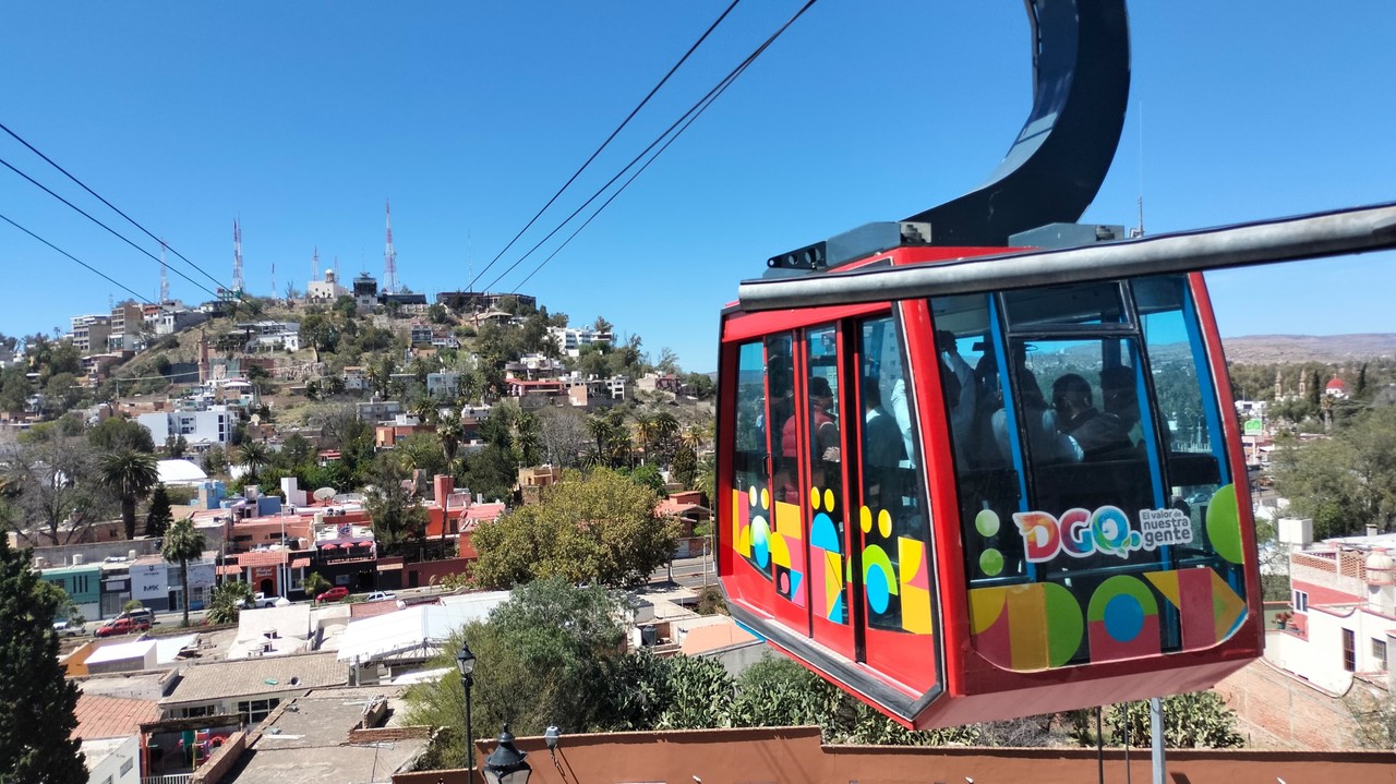 El espíritu de la Navidad llega a paseos turísticos, Santa Claus llega con promociones. Foto: Isaura Retana.