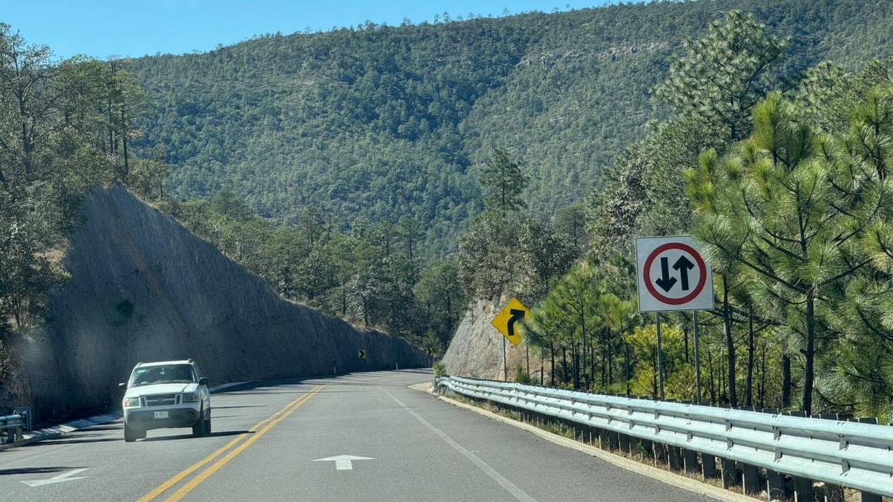 La Supercarretera Durango - Mazatlán en un día soleado. Foto: Brenda García.