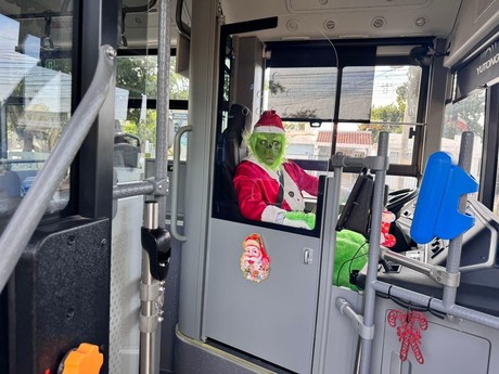 Navidad en el VA y VEN: Operadores sorprenden a pasajeros con regalos y dulces