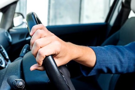 ¿De cuánto es la multa por arrojar basura desde el coche en Victoria?