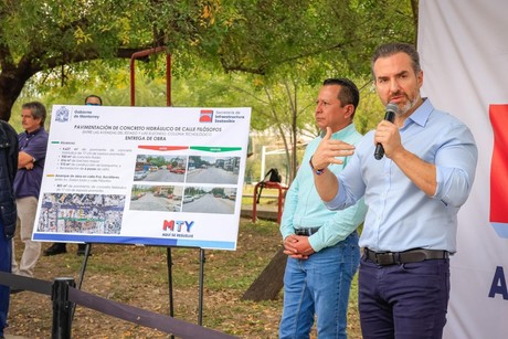 Monterrey concluye pavimentación de calle Filósofos