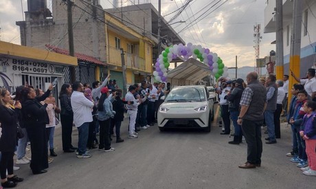 Arrancan los primeros taxis eléctricos en el Edomex