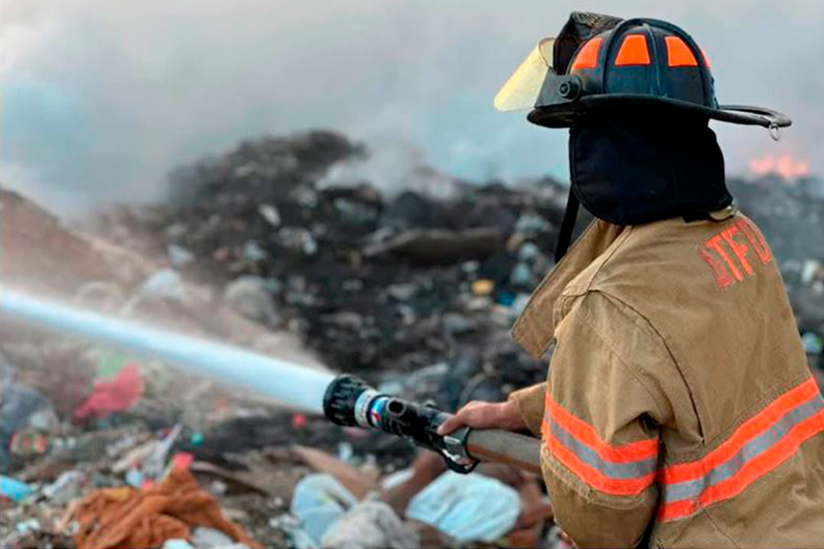 Los bomberos tuvieron mucho trabajo en las últimas horas. Foto: Bomberos de Cabo San Lucas.