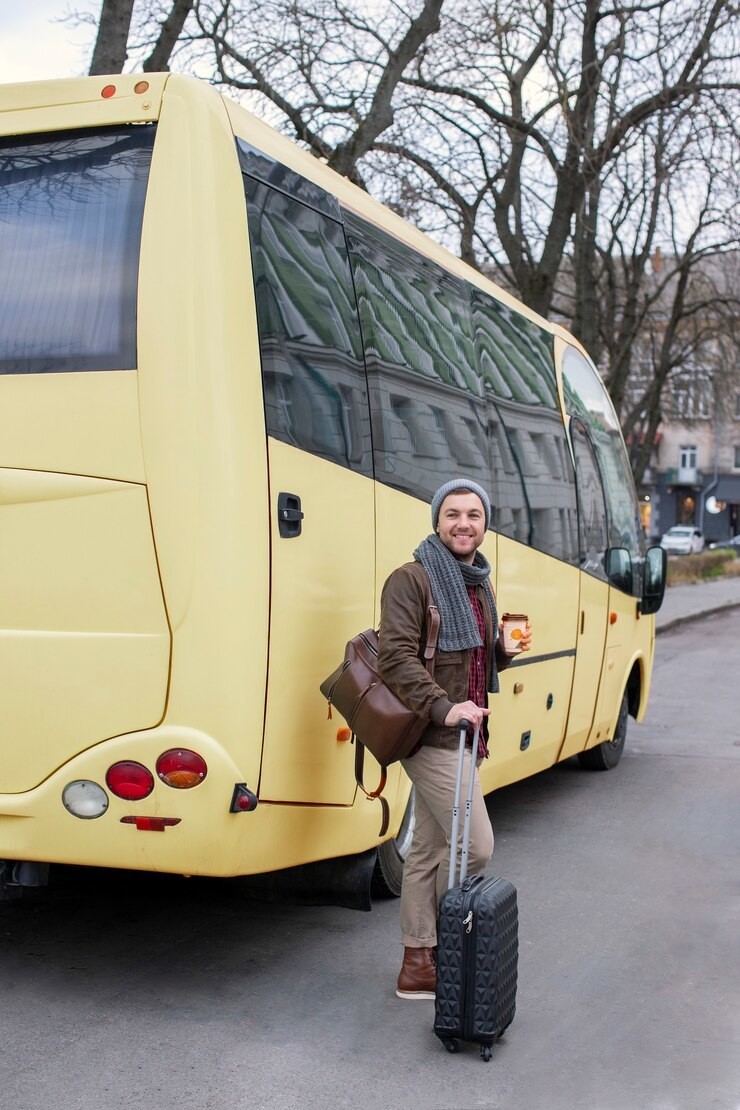 Viajero en Autobús. Foto: Freepik