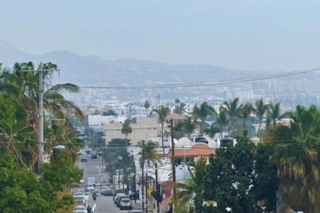 Incendio en relleno sanitario de Los Cabos contamina el aire; cierra ventanas y usa cubrebocas