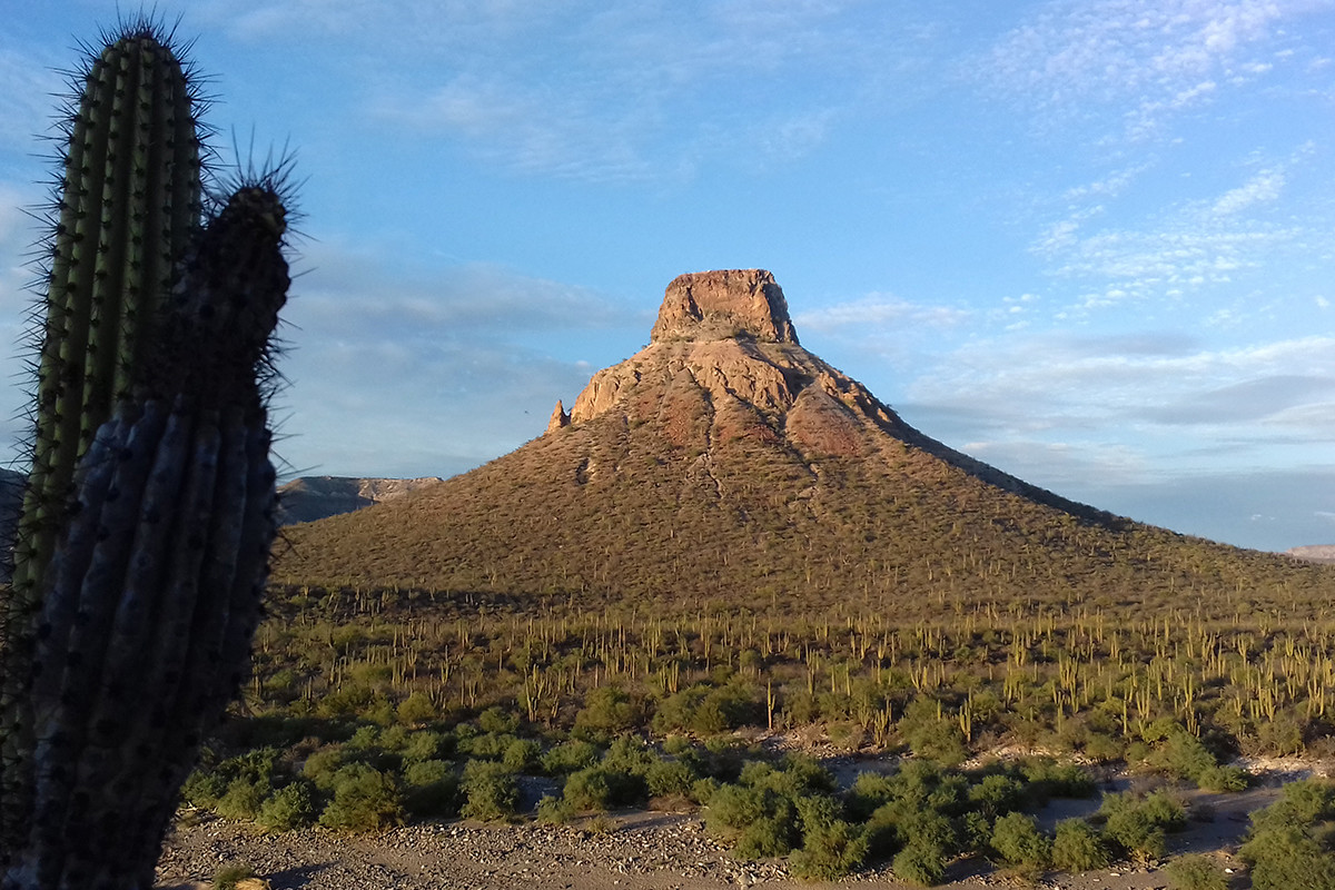 El cerro El Pilón entre La Purísima y San Isidro. Fotografías: Modesto Peralta Delgado.