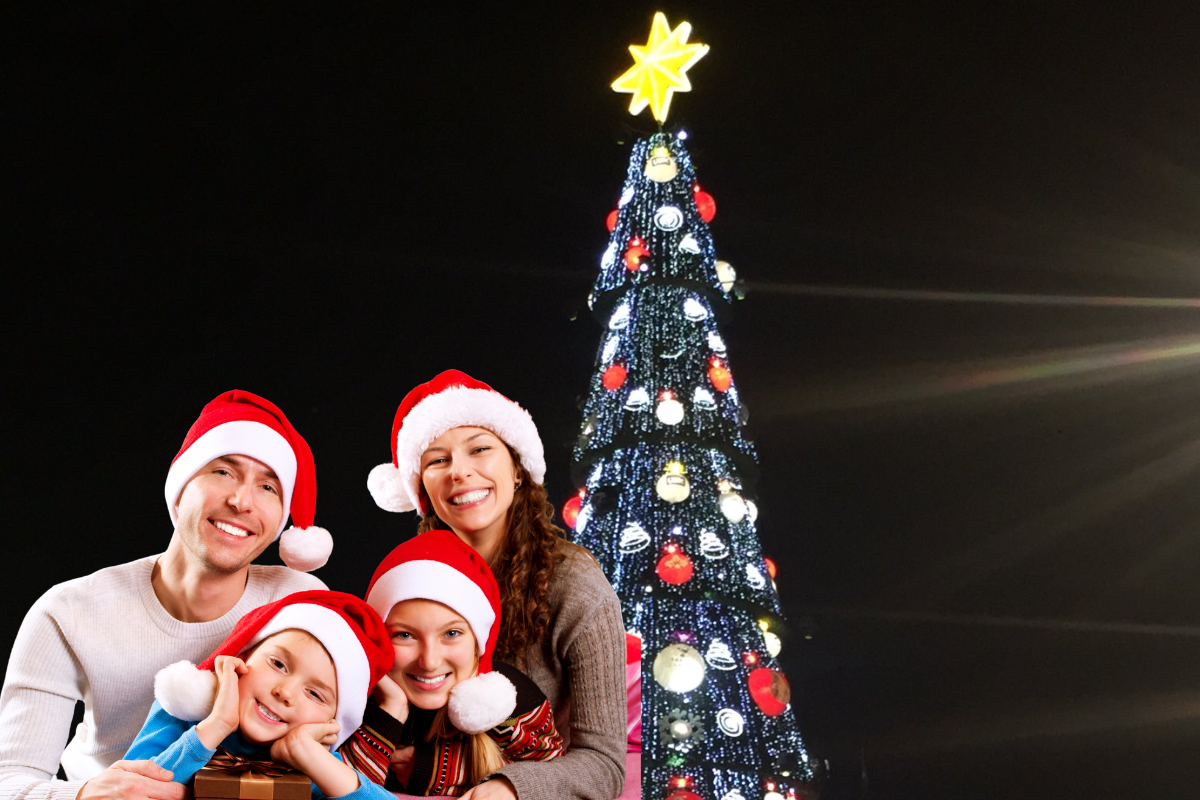 De fondo árbol de Navidad, familia. Foto: @Roberto_Vldz/Canva