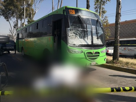 Muere motociclista atropellado por camión de pasajeros en Ecatepec