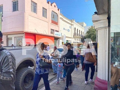 Navidad: Tiendas de ropa a reventar en Victoria Tamaulipas por outfit navideño