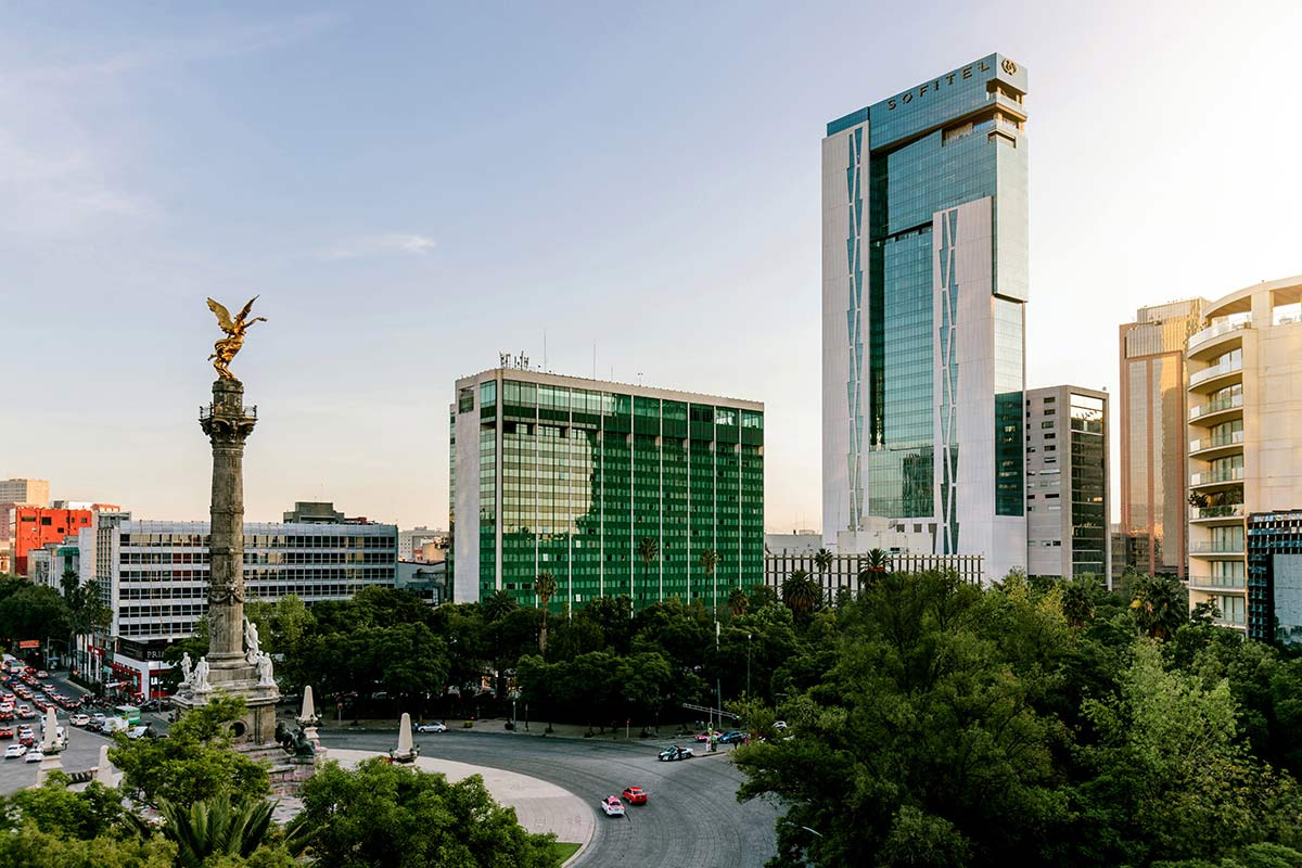 Ángel de la Independencia frente al hotel Sofitel en Paseo de la Reforma.    Foto: sofitel mexico city