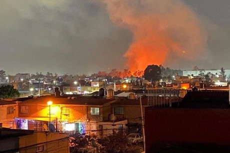 Incendio alarma a vecinos en Cuautitlán (VIDEO)