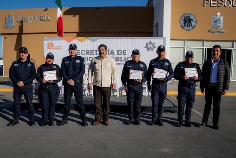 Pesquería renueva su seguridad con nuevas unidades y ascensos policiales