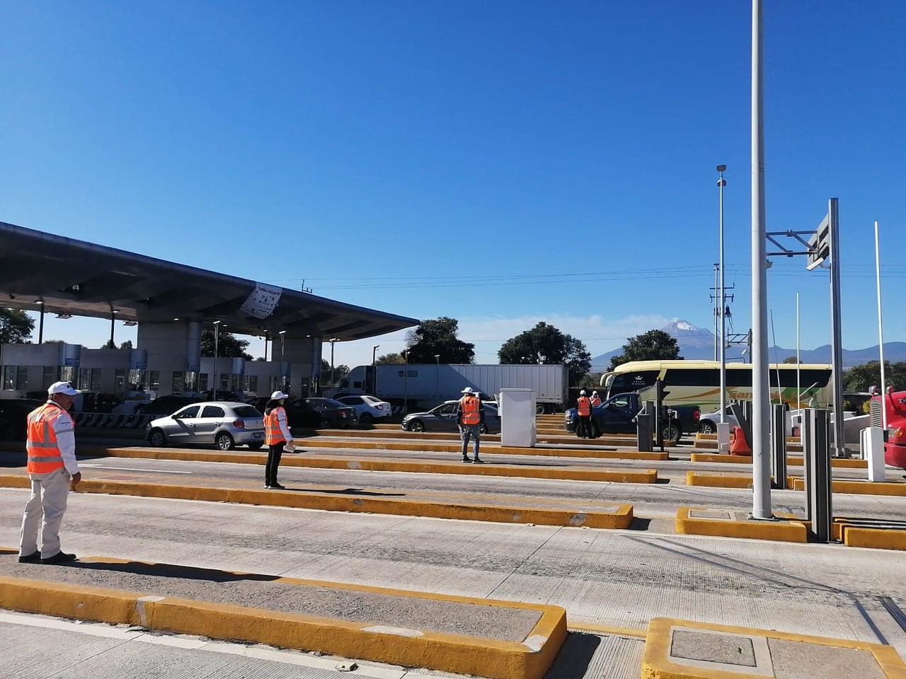 Para hacer efectivo el seguro en la Supercarretera deberás comprobar el pago. Foto: Facebook Caminos y Puentes Federales de Ingresos y Servicios Conexos.