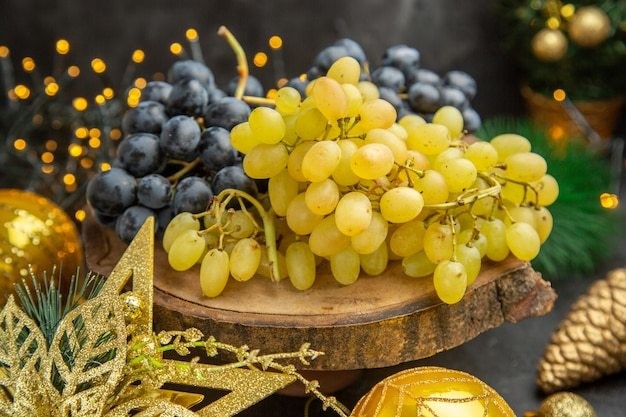 Las uvas son utilizadas para pedir deseos en la tradición de Año Nuevo. Imagen: Freepik