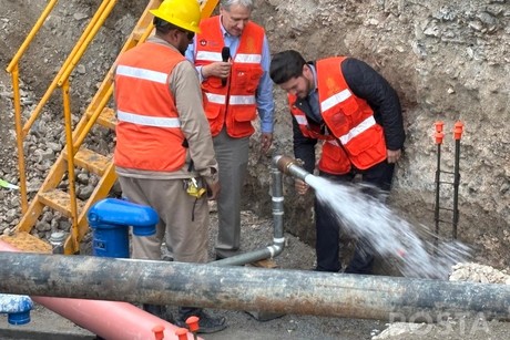 ¡Ya va el agua para Santa y García!, finaliza AyD reparación de tubería en la Huasteca