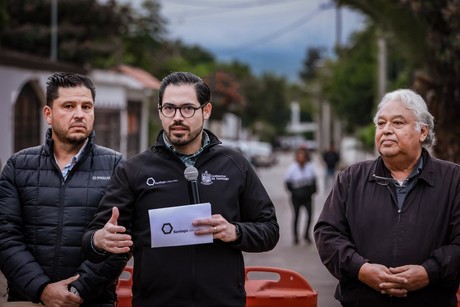 David de la Peña encabeza pavimentación de calles en Santiago (VIDEO)