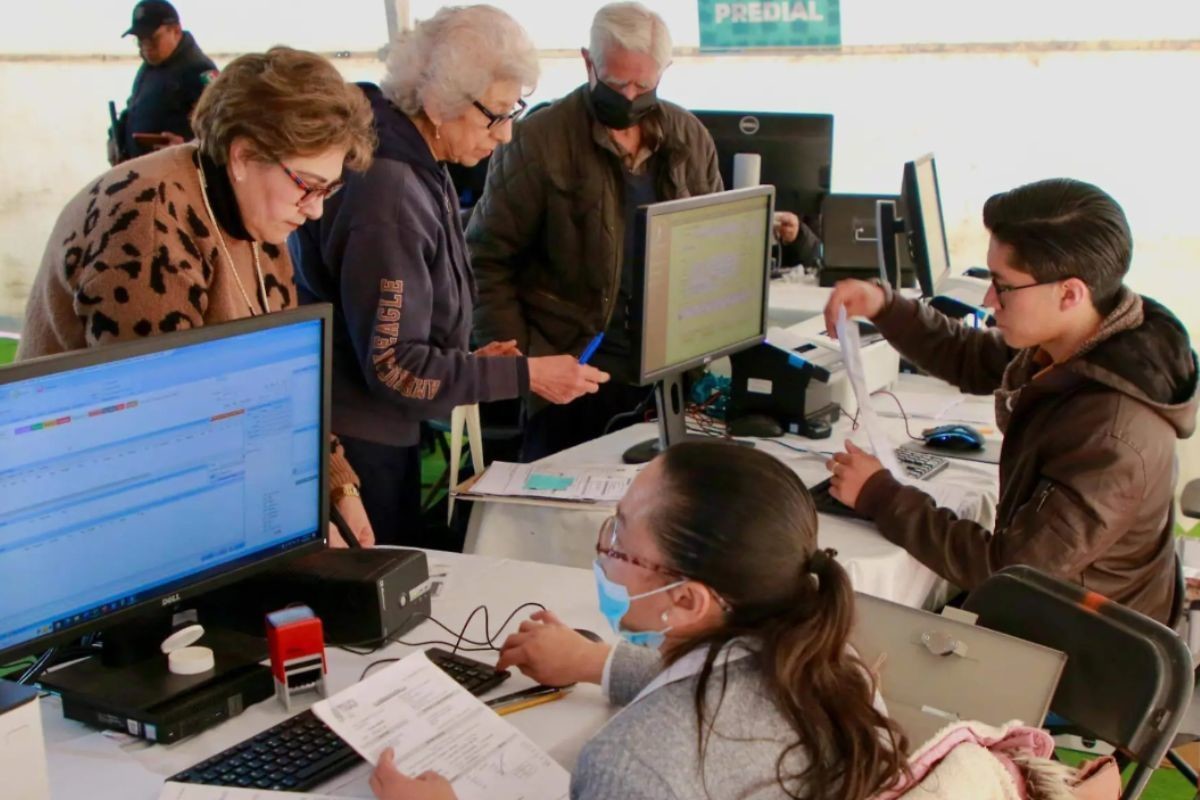 Los adultos mayores son beneficiarios de un descuento hasta del 34 por ciento, si cumplen con requisitos de cada municipio. Foto: Ayto. de Toluca