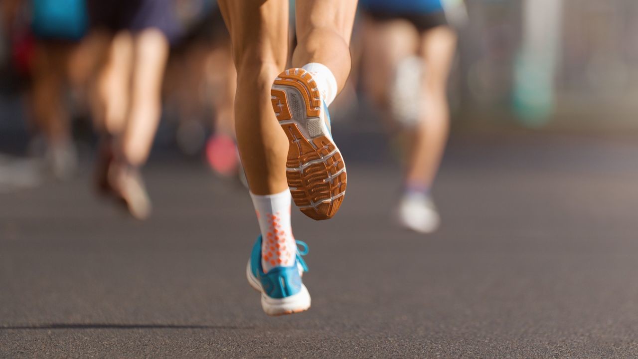 Únete a la Carrera 5K Fundación Guadalupe el 5 de enero de 2025 en el Estadio BBVA. Disfruta de deporte, salud y convivencia comunitaria. ¡Inscríbete ya! Foto: Canva.