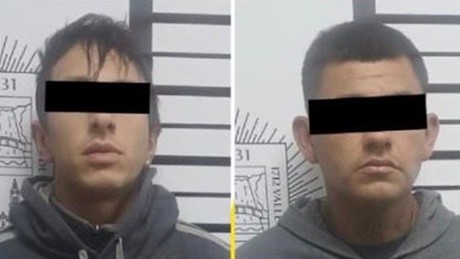 Dos narcomenudistas son detenidos en Santiago mientras portaban arma y drogas