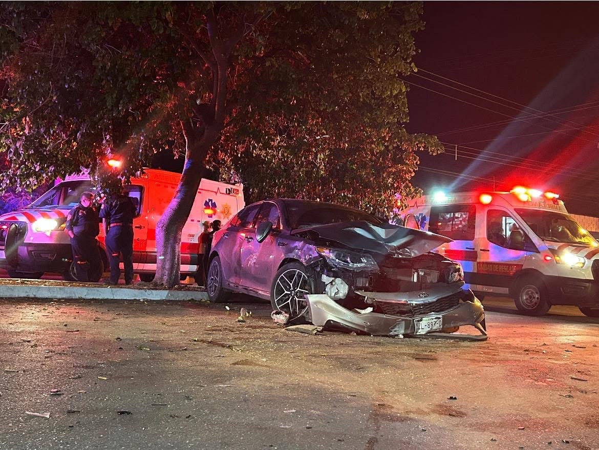 Por no respetar el alto de disco en Francisco de Montejo un sujeto resulto herido tras chocar contra otro vehículo la noche del sábado.- Fuente Noticias y Más Mid