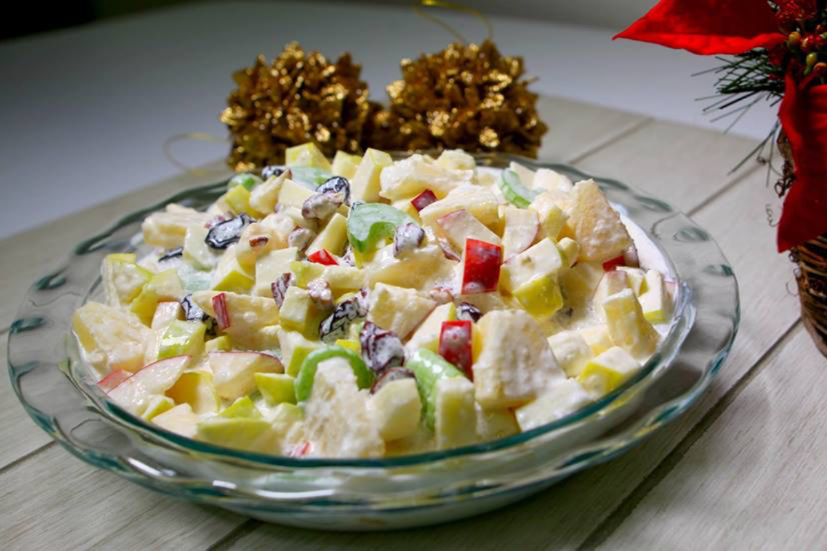 La ensalada de manzana es uno de los postres favoritos en Navidad. Foto: Facebook Ideas Gourmet