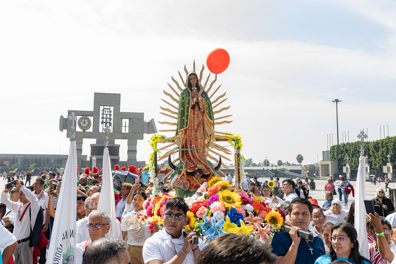 Peregrinos en la Basílica de Guadalupe.    Foto: @INBGuadalupe