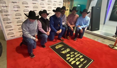 Intocable devela placa en la Arena Monterrey por 30 presentaciones