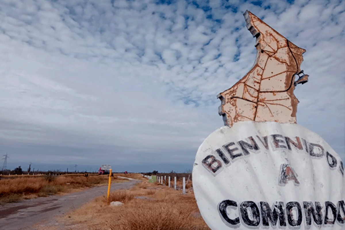 En donde se da la bienvenida a Comondú inicia uno de los tramos rectos más largos del mundo. Fotos: Noé Peralta Delgado.