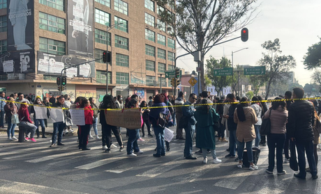 Trabajadores del SNTE se manifiestan por respeto laboral