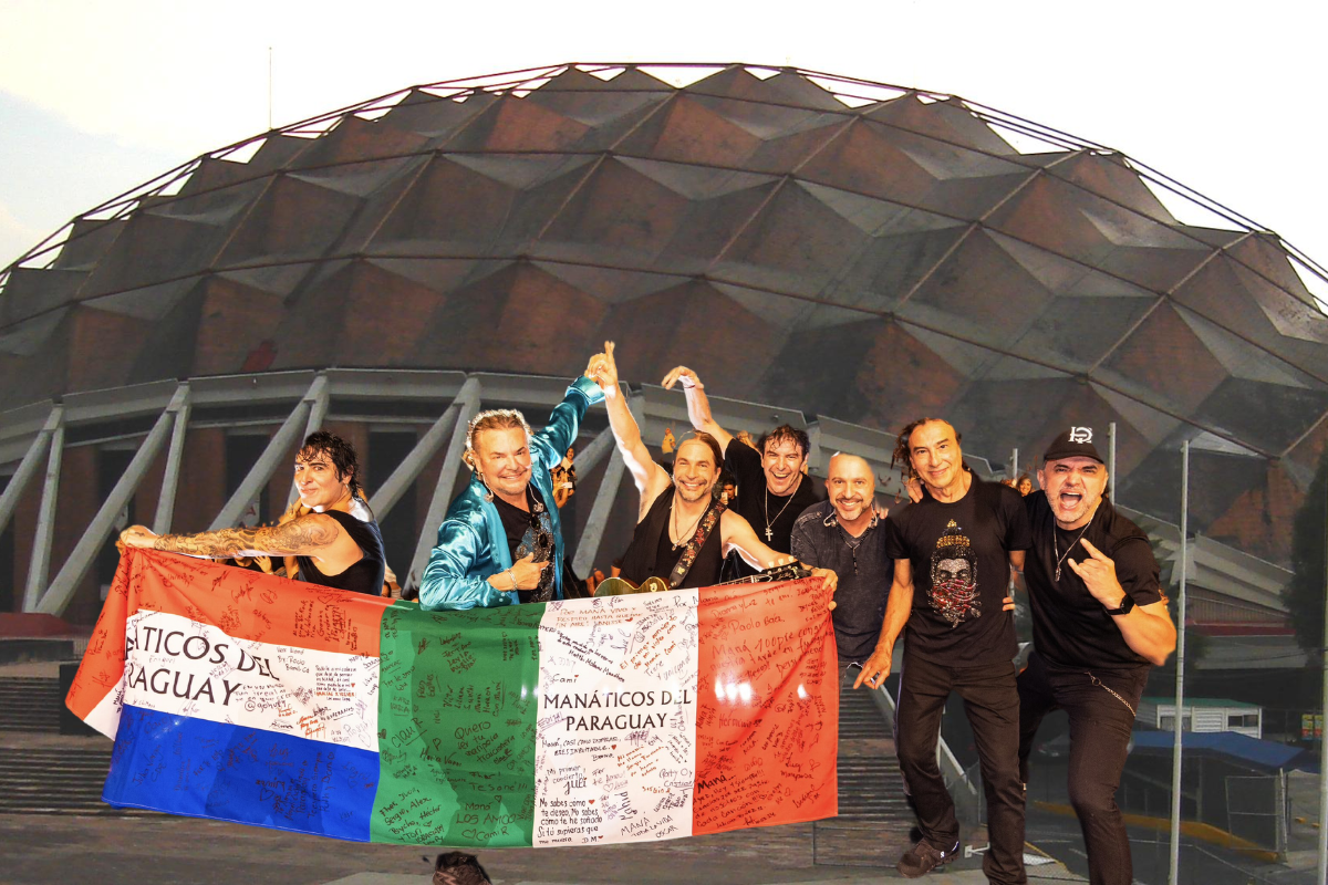 De fondo el Palacio de los Deportes, Maná. Foto: Wikipedia/@manaoficial