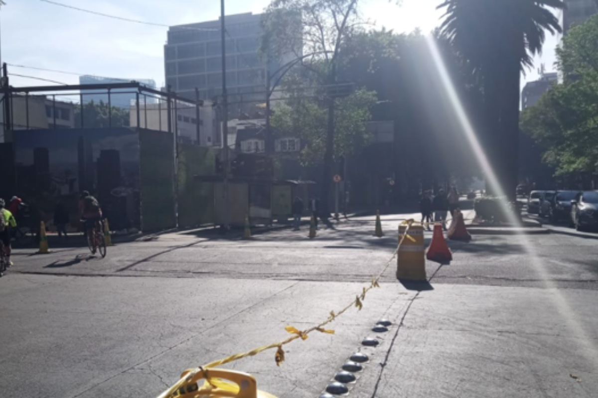 Circulación cerrada en Paseo de la Reforma de CDMX.    Foto: @OVIALCDMX