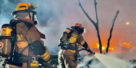 Bomberos de Nuevo León, sin descanso en Navidad por seguridad de la población (VIDEO)