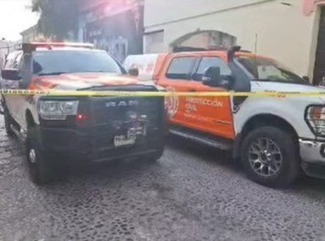 Incendio en Barrio Antiguo moviliza a cuerpos de emergencia en Monterrey