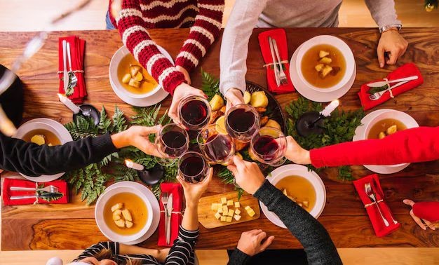 Así puedes sobrevivir a la cena de Navidad: Estrategias para manejar los debates familiares. Foto: Freepik