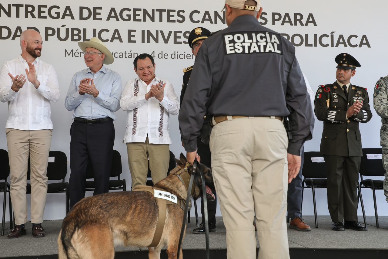 La entrega de los canes y el equipamiento refuerza el compromiso del Gobierno de Yucatán y la Embajada de los Estados Unidos por mantener un estado seguro y bien protegido. Foto: @cortesía