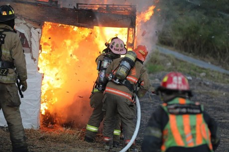 Bomberos de Nuevo León emiten recomendaciones para evitar incendios en época decembrina