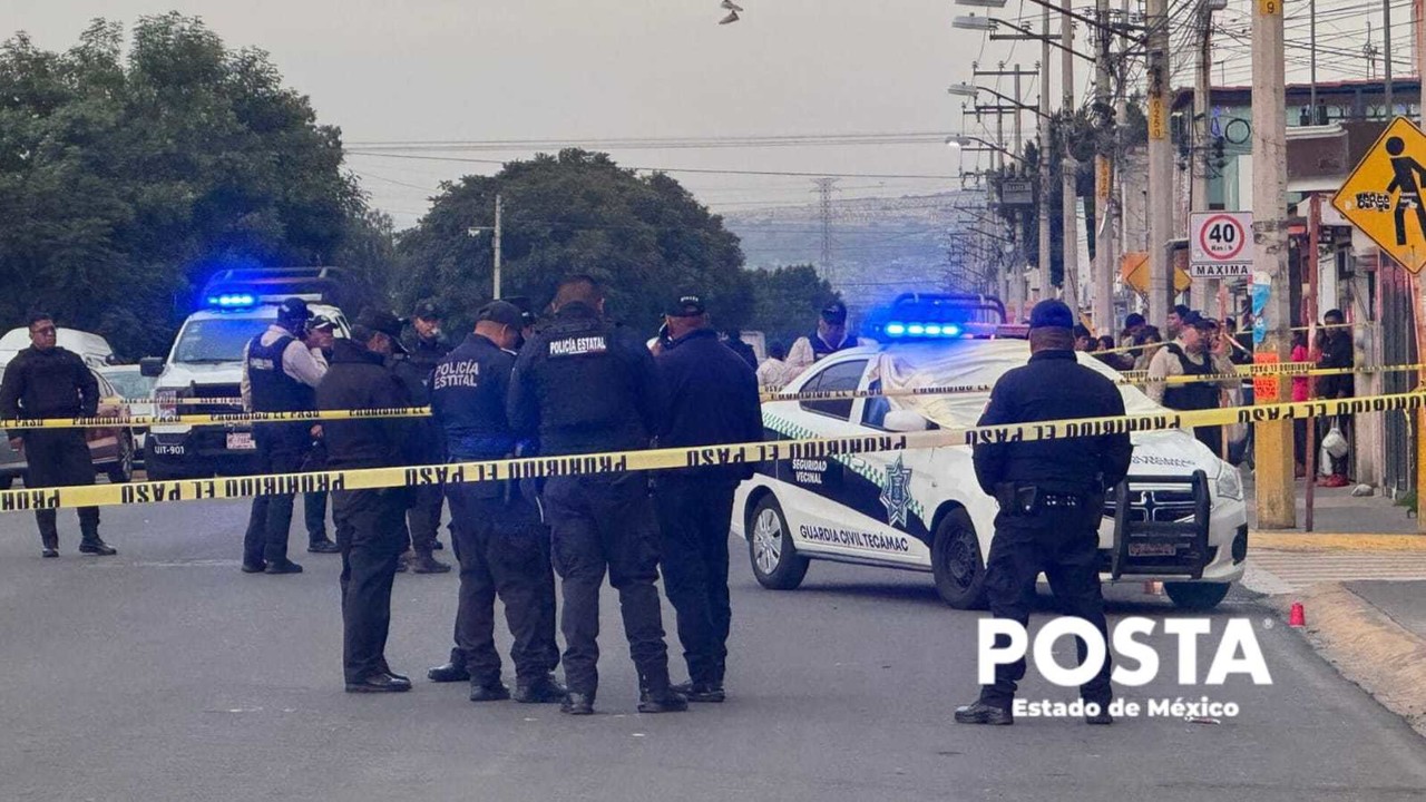 El policía de la Guardia Civil de Tecámac quedó en el interior de su patrulla. Foto: Fernando Cruz