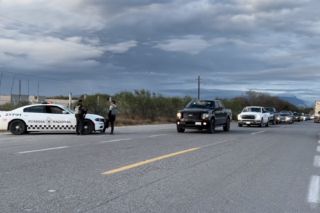 Reportan largas filas de paisanos en los retenes carreteros de Tamaulipas