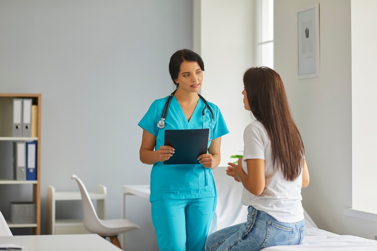 Doctora y paciente. Foto: Canva