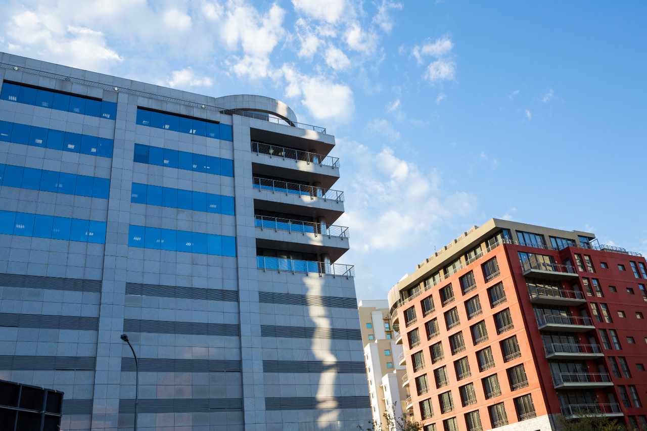 La vivienda vertical ha cambiado el paisaje urbano de la capital del estado Foto: Freepik