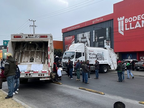 Bloqueos en Ecatepec: Sindicalizados exigen el pago de sus prestaciones